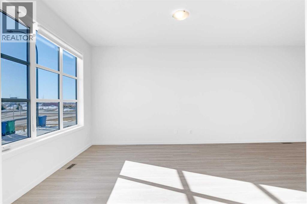 733 South Point Gate SW, Airdrie, Alberta  T4B 5H7 - Photo 7 - A2296516
