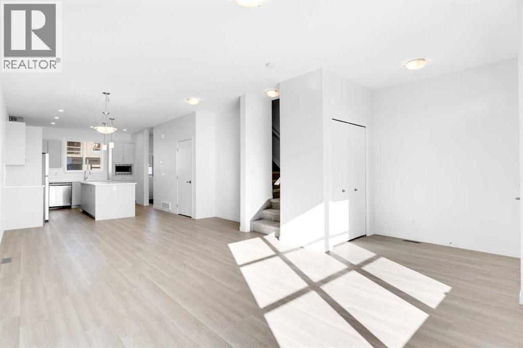 733 South Point Gate SW, Airdrie, Alberta  T4B 5H7 - Photo 9 - A2296516