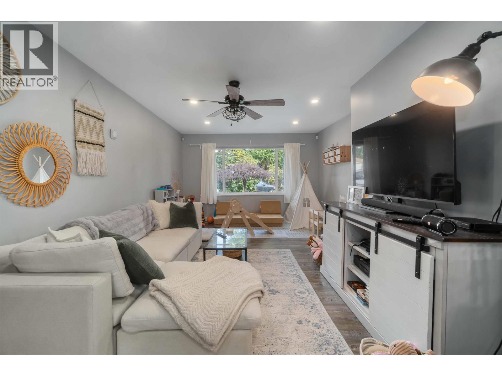 3629-3631 Flint Street, Port Coquitlam, British Columbia  V3B 4J9 - Photo 5 - R3106056