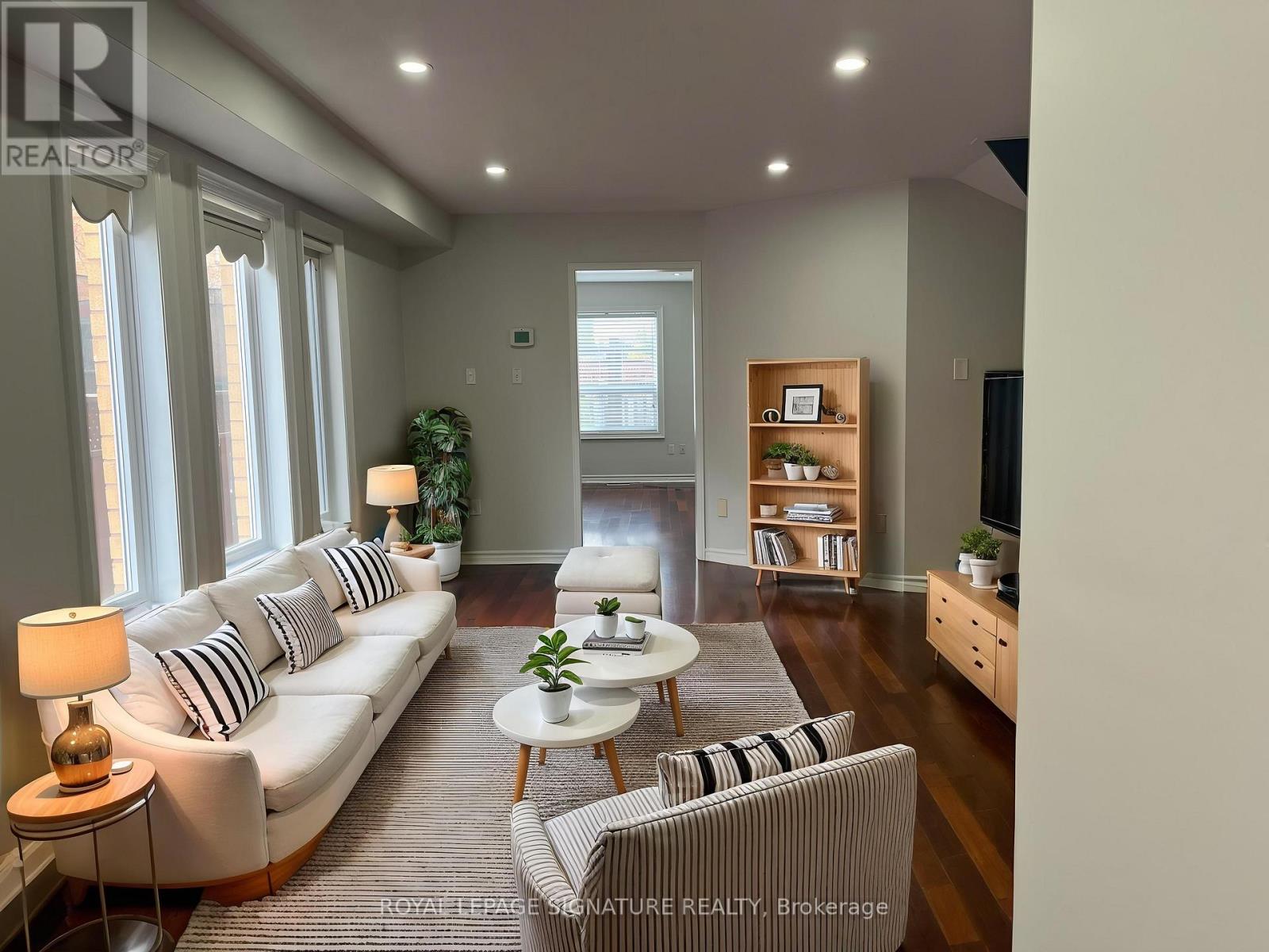 3819 Allcroft Road, Mississauga, Ontario  L5N 7E1 - Photo 3 - W12918288