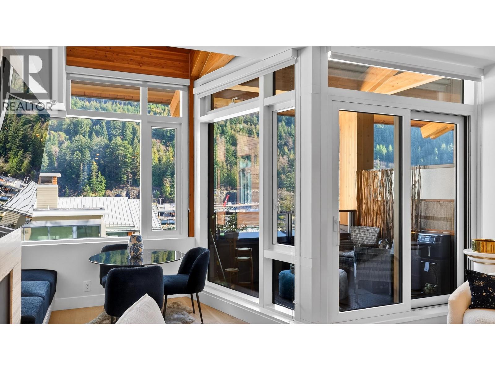 506 6687 NELSON AVENUE, West Vancouver, British Columbia