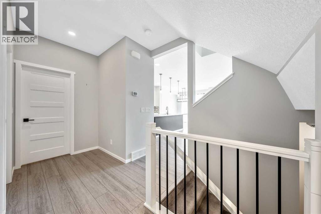 98 Lucas Crescent NW, Calgary, Alberta  T3G 3M9 - Photo 4 - A2292462