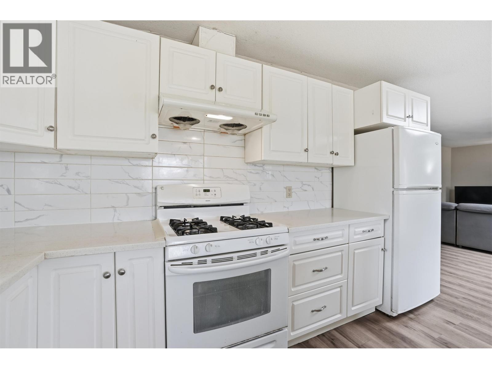 5707 Medusa Street, Sechelt, British Columbia  V0N 3A0 - Photo 10 - R3106061