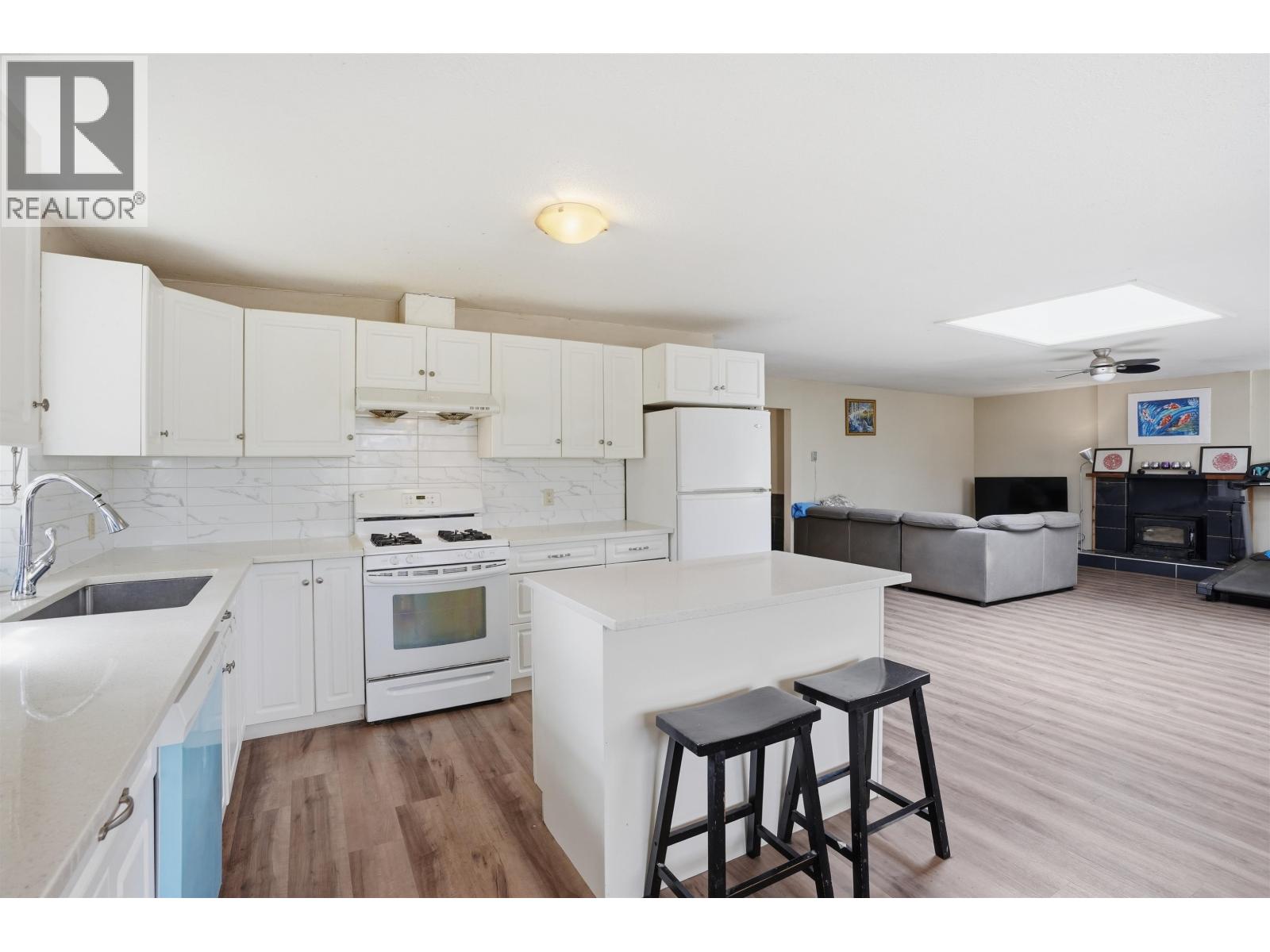 5707 Medusa Street, Sechelt, British Columbia  V0N 3A0 - Photo 12 - R3106061