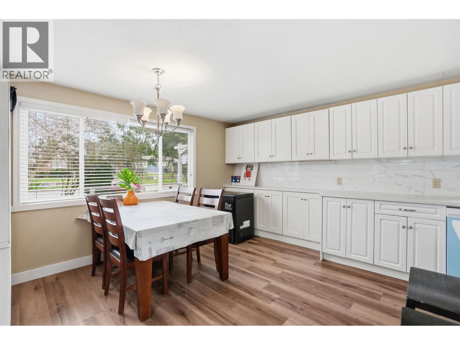 5707 Medusa Street, Sechelt, British Columbia  V0N 3A0 - Photo 8 - R3106061