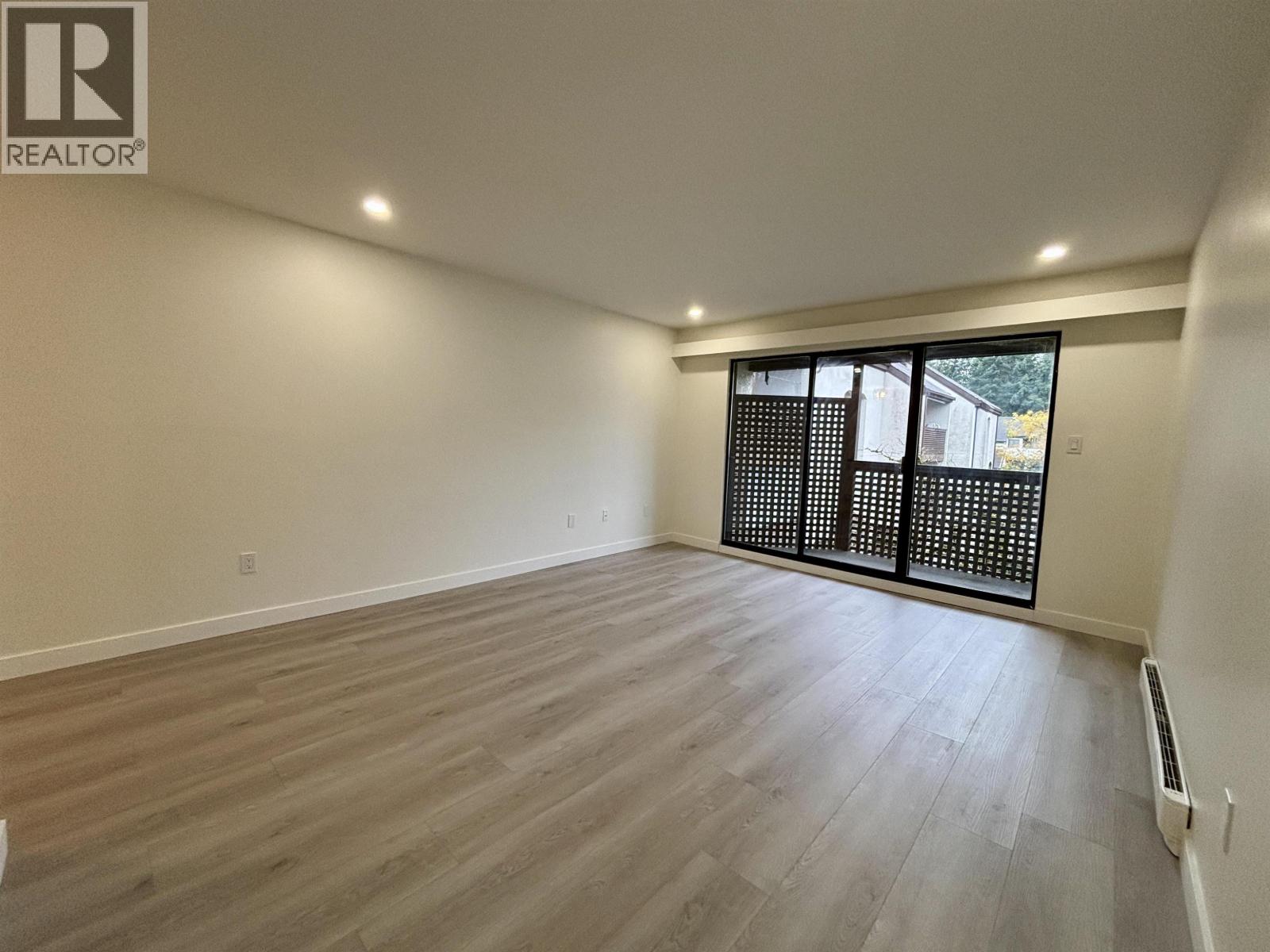 365 Ginger Drive, New Westminster, British Columbia  V3L 5L5 - Photo 4 - R3106039