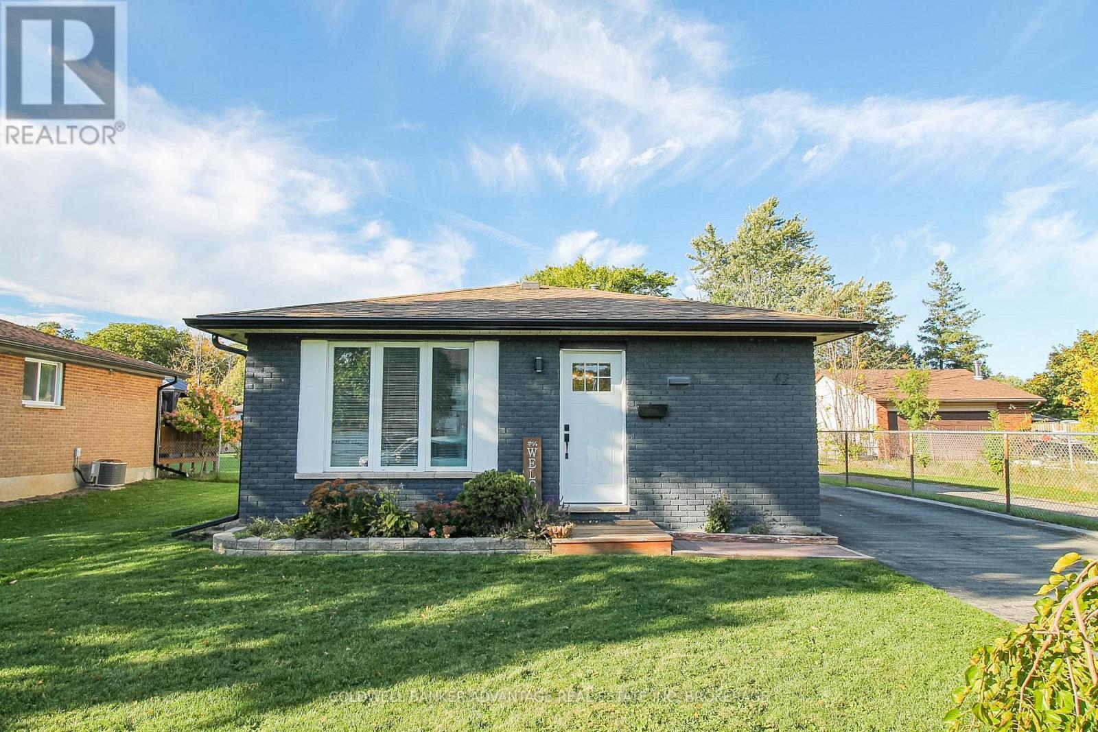 42 Newleaf Crescent, Welland, Ontario  L3C 6B4 - Photo 2 - X12777298