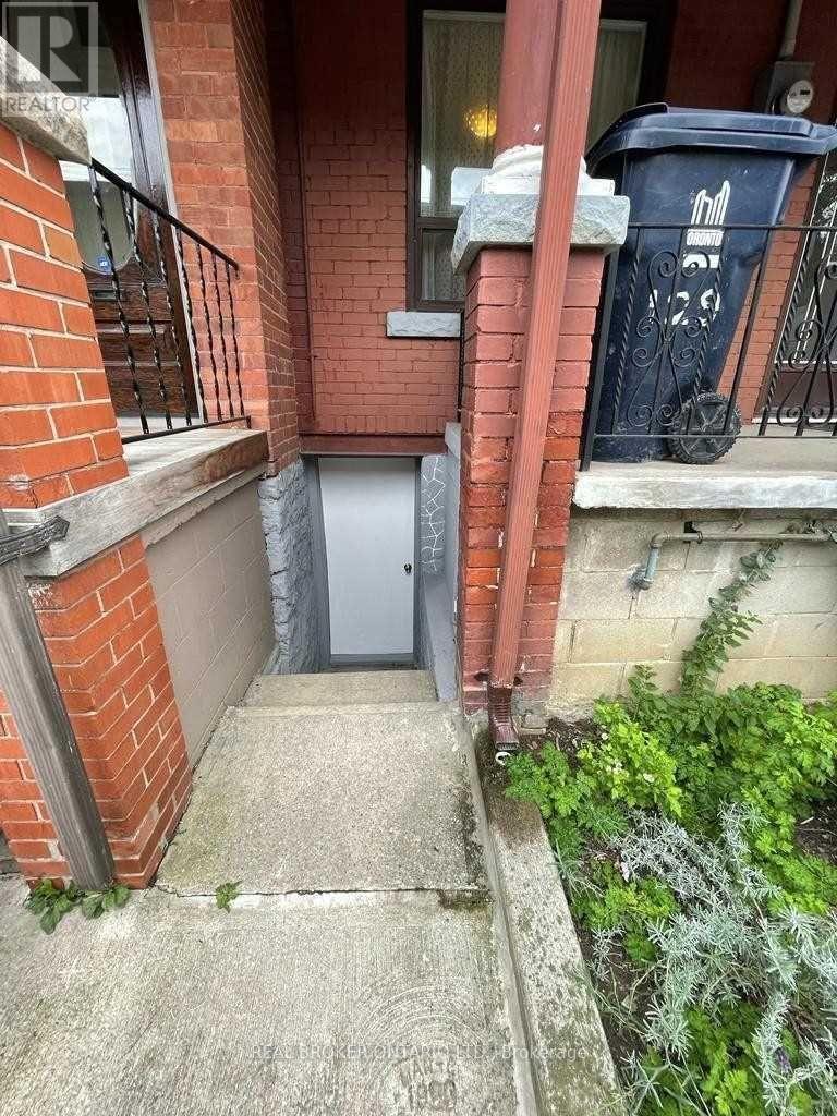 Bsmt - 129 Wolseley Street, Toronto, Ontario  M6J 1K3 - Photo 3 - C12947412