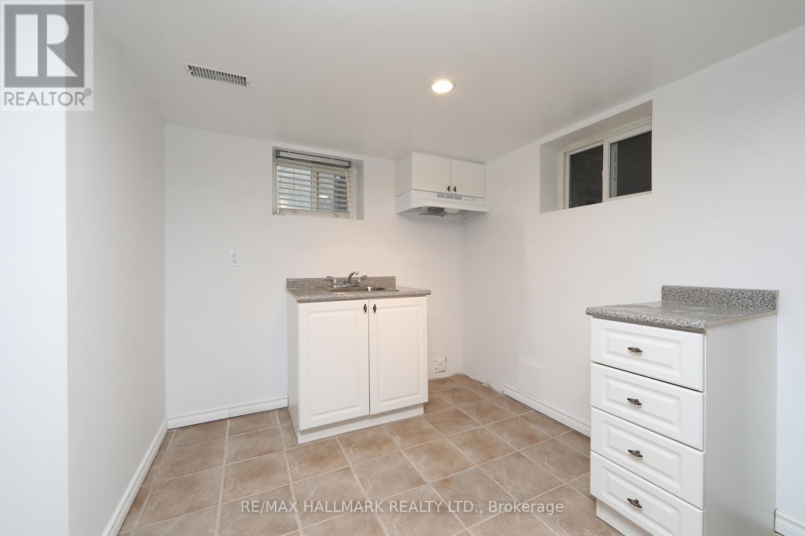 Lower - 11 Adair Road, Toronto, Ontario  M4B 1V4 - Photo 6 - E12947420