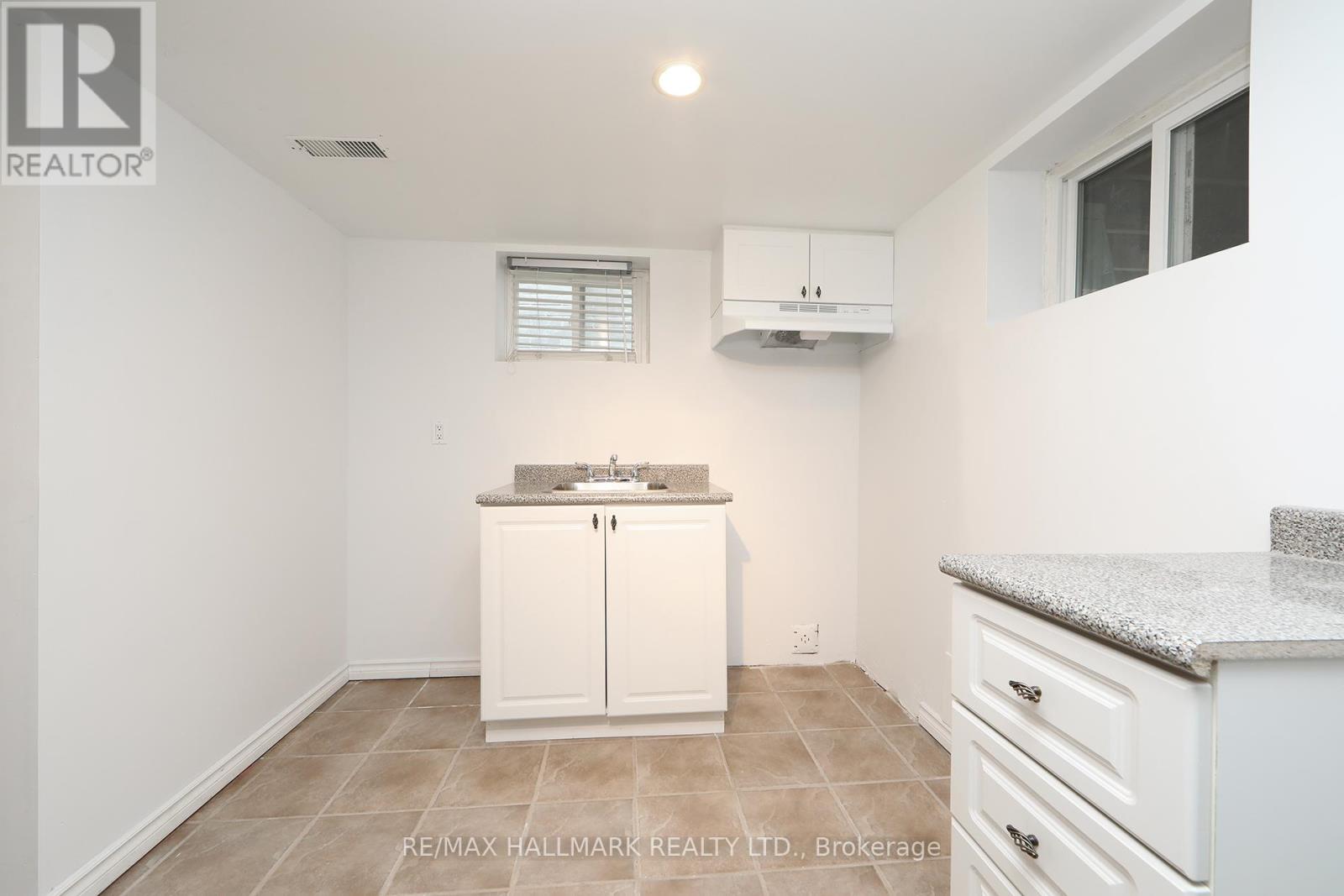 Lower - 11 Adair Road, Toronto, Ontario  M4B 1V4 - Photo 7 - E12947420