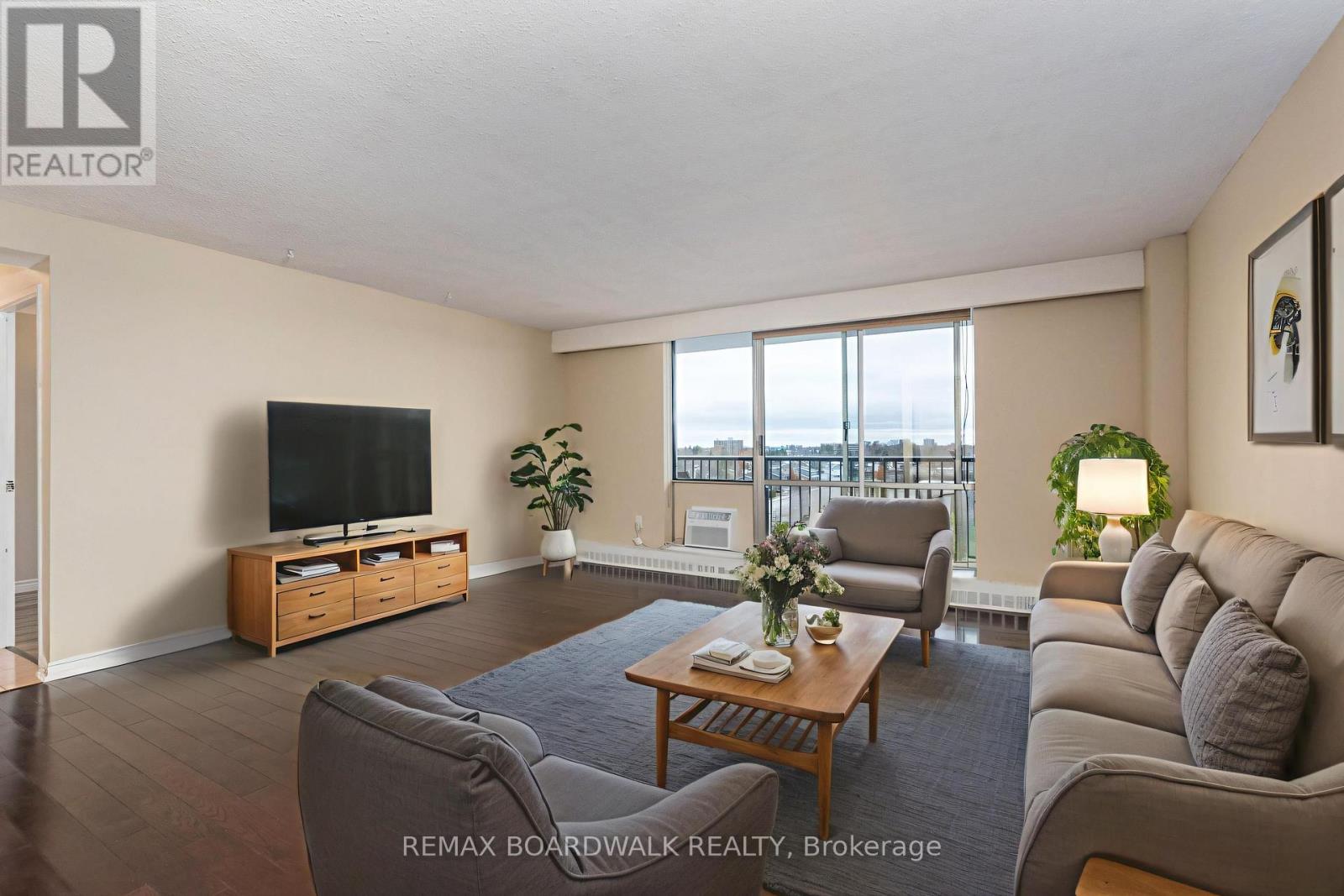 709 - 2400 Virginia Drive, Ottawa, Ontario  K1H 8L3 - Photo 7 - X12947392