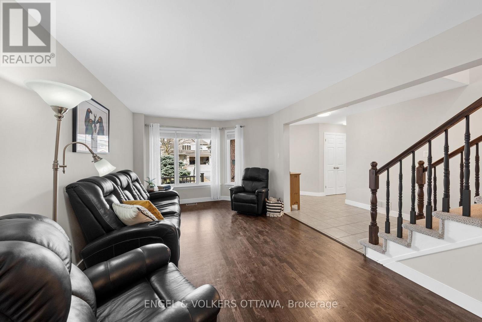 16 Mayford Avenue, Ottawa, Ontario  K2G 6A7 - Photo 4 - X12947402