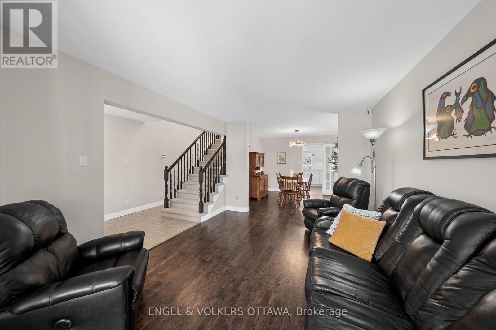 16 Mayford Avenue, Ottawa, Ontario  K2G 6A7 - Photo 5 - X12947402