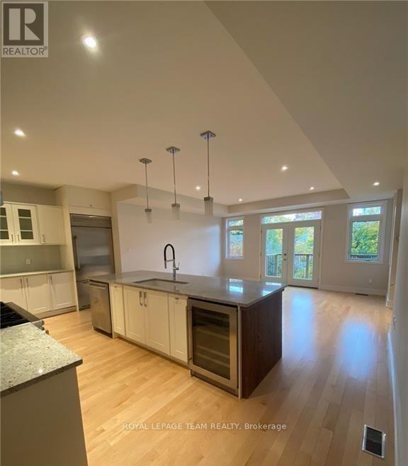 289 Kirchoffer Avenue, Ottawa, Ontario  K2A 1Y1 - Photo 4 - X12947442