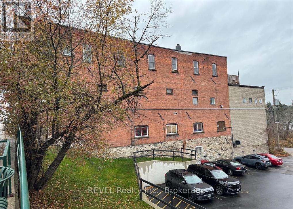 75 Manitoba Street, Bracebridge, Ontario  P1L 2B2 - Photo 2 - X12947354