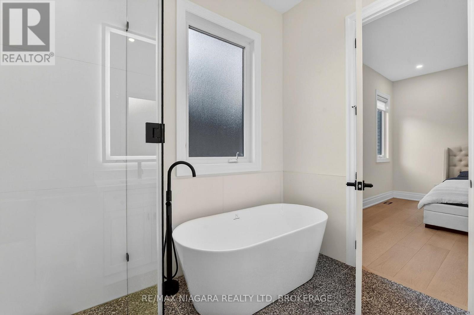 146 Hetram Court, Fort Erie (Crystal Beach), Ontario  L0S 1B0 - Photo 27 - X12947414