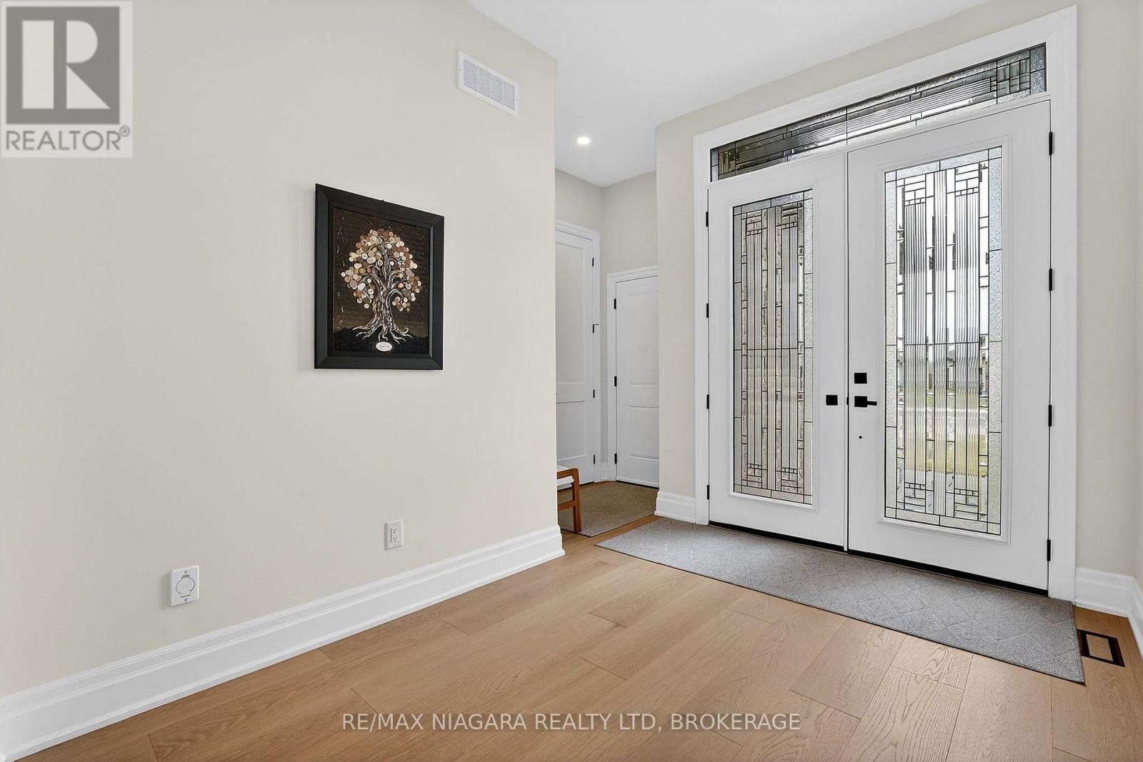 146 Hetram Court, Fort Erie, Ontario  L0S 1B0 - Photo 4 - X12947414