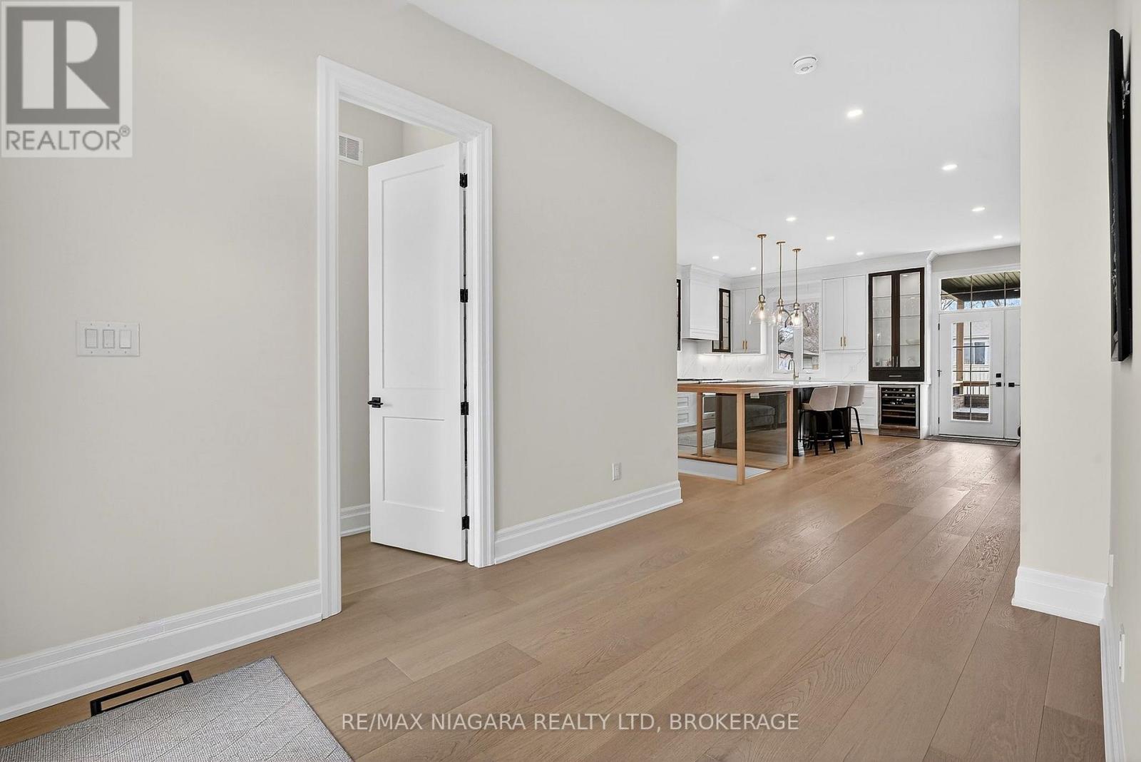 146 Hetram Court, Fort Erie, Ontario  L0S 1B0 - Photo 8 - X12947414