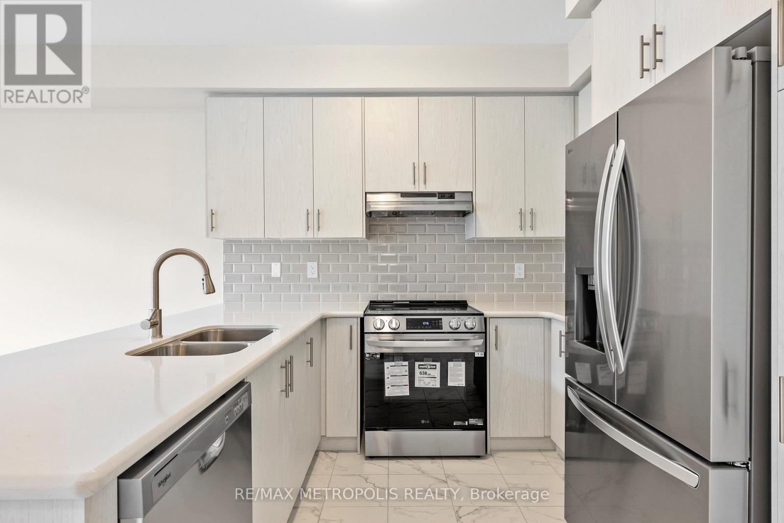 38 Singhampton Road, Vaughan, Ontario  L4H 3Z6 - Photo 11 - N12947202