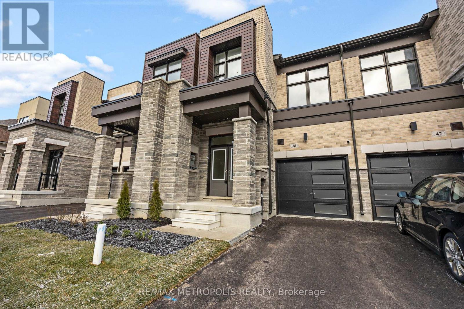 38 Singhampton Road, Vaughan, Ontario  L4H 3Z6 - Photo 2 - N12947202