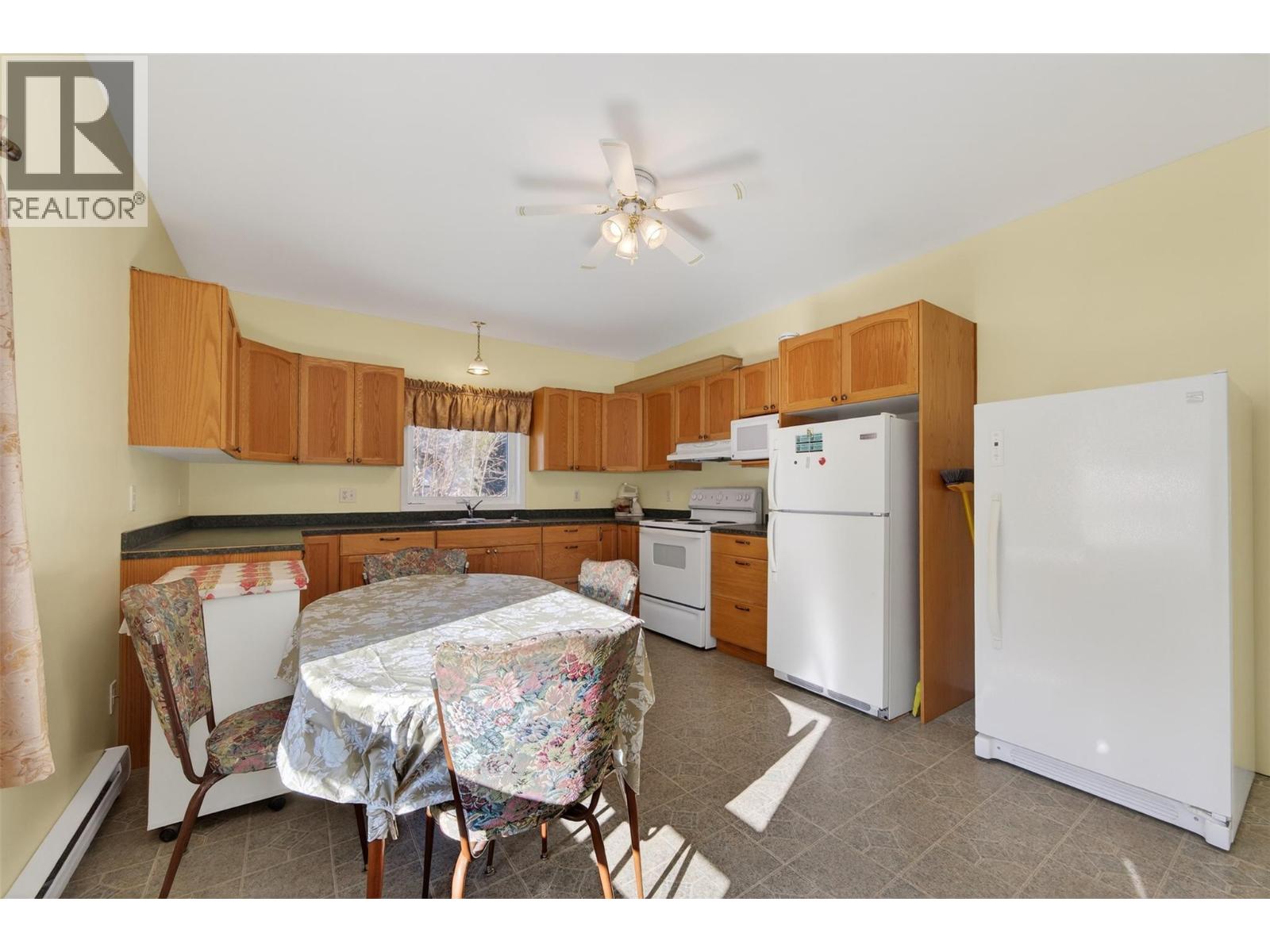 913 Sixth Street, Nelson, British Columbia  V1L 2Z4 - Photo 8 - 10376586