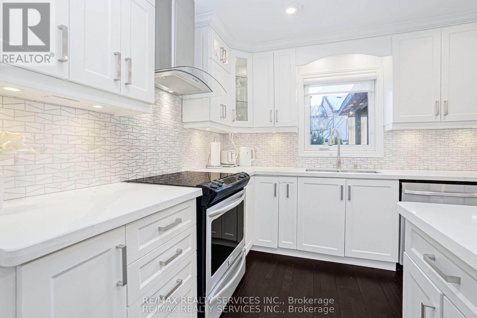 18 Creekview Court, Brampton, Ontario  L6Z 3Y2 - Photo 12 - W12947356