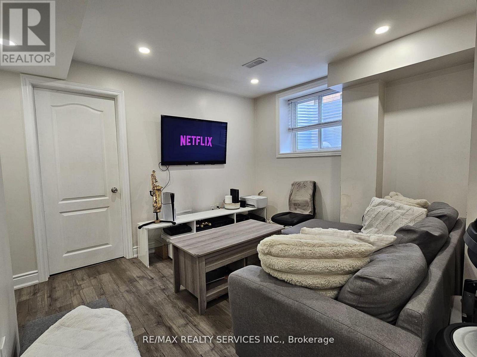 18 Creekview Court, Brampton, Ontario  L6Z 3Y2 - Photo 38 - W12947356