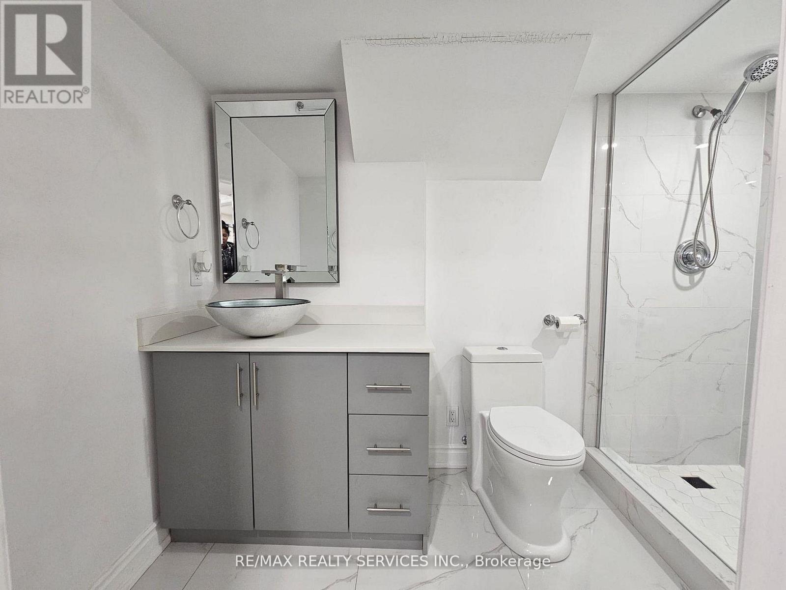 18 Creekview Court, Brampton, Ontario  L6Z 3Y2 - Photo 42 - W12947356