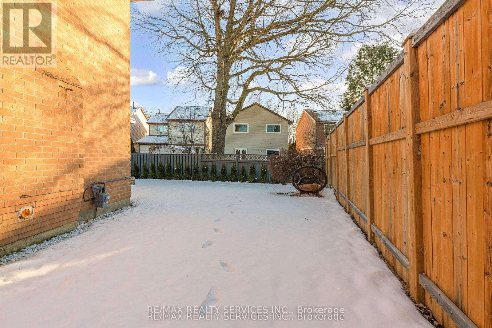 18 Creekview Court, Brampton, Ontario  L6Z 3Y2 - Photo 48 - W12947356