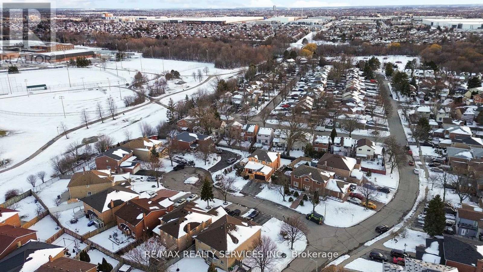 18 Creekview Court, Brampton, Ontario  L6Z 3Y2 - Photo 50 - W12947356