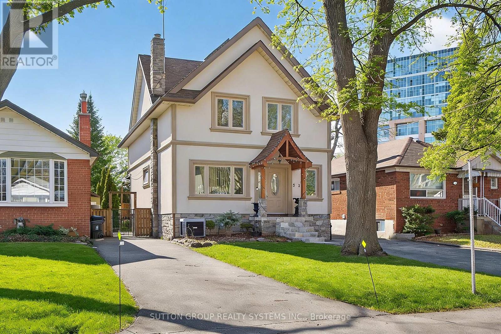 32 GREEN LANES, Toronto, Ontario