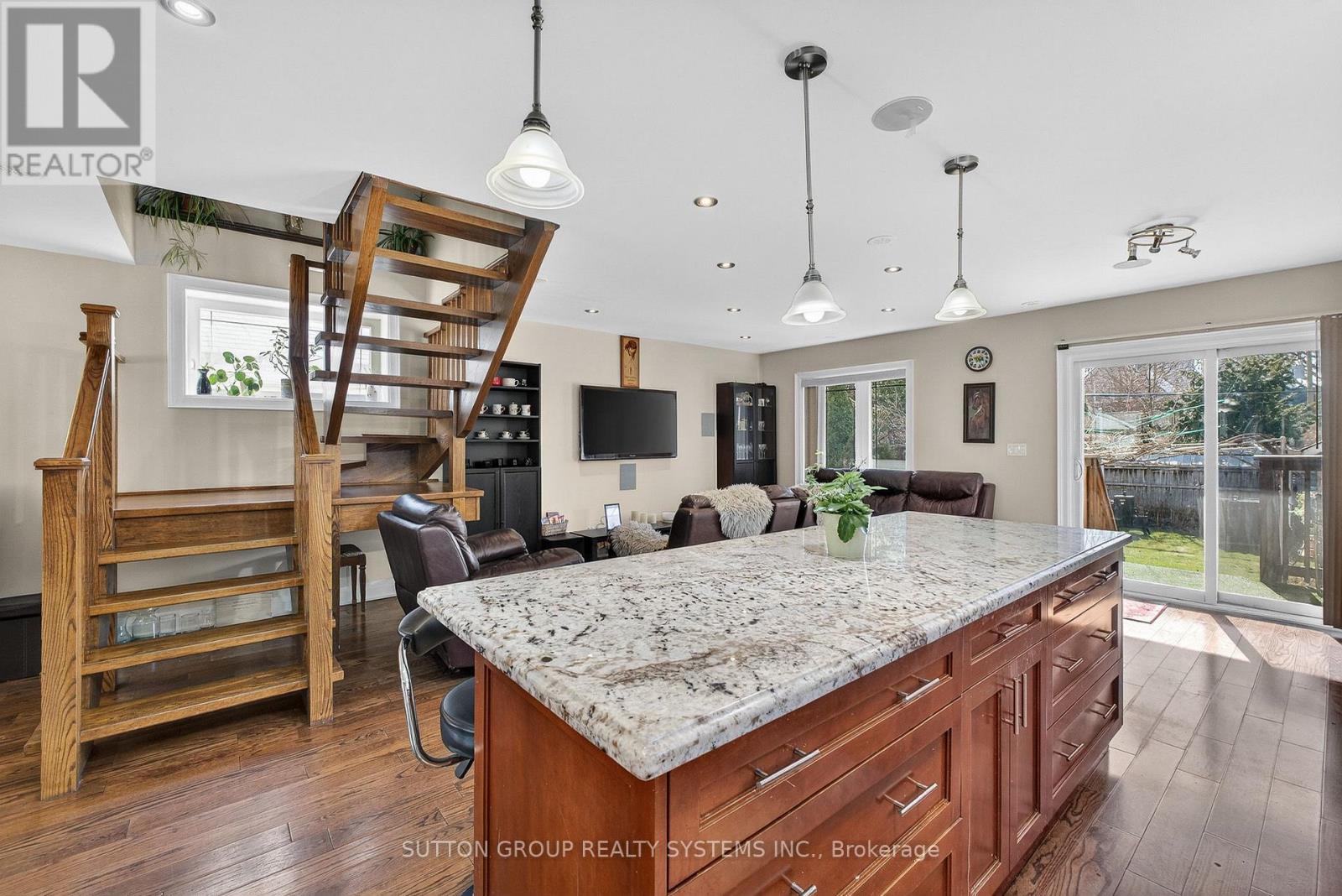 32 Green Lanes, Toronto, Ontario  M8Z 4V6 - Photo 13 - W12947436