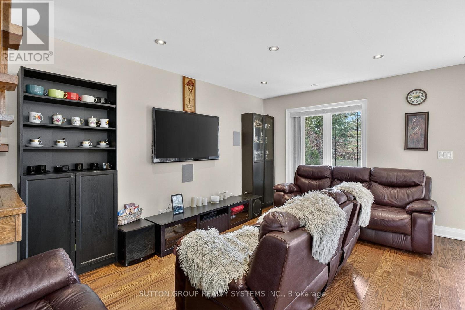 32 Green Lanes, Toronto, Ontario  M8Z 4V6 - Photo 15 - W12947436