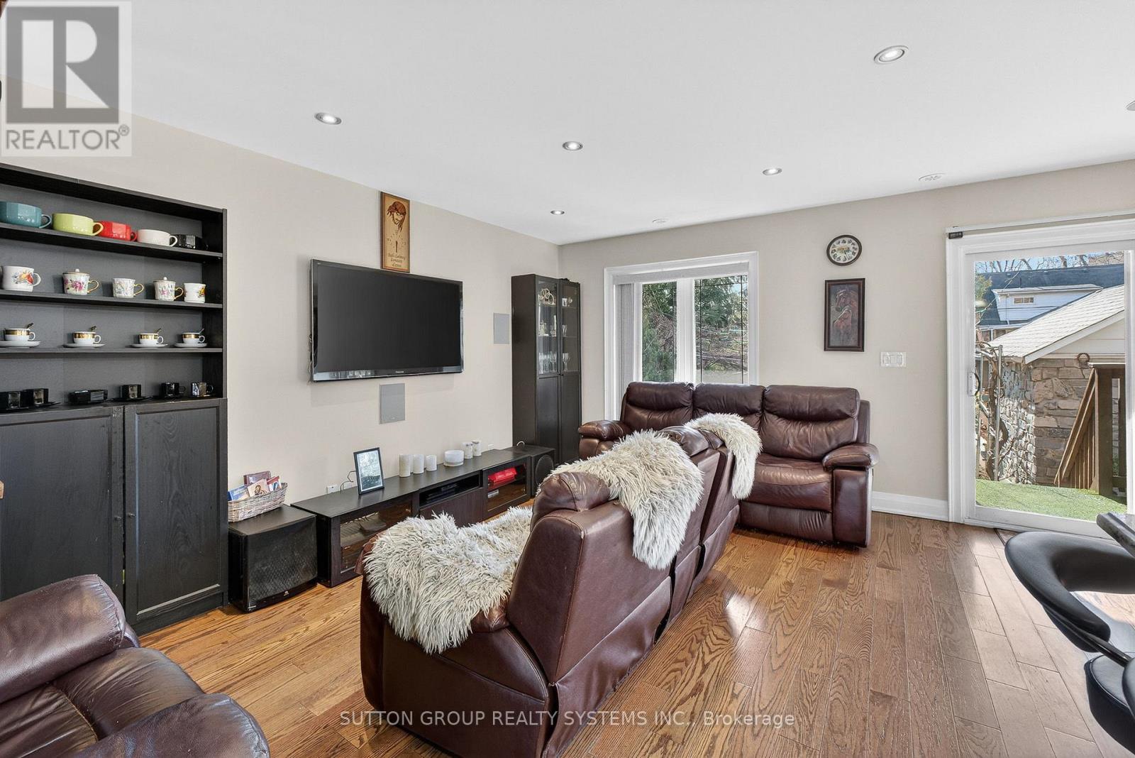 32 Green Lanes, Toronto, Ontario  M8Z 4V6 - Photo 16 - W12947436