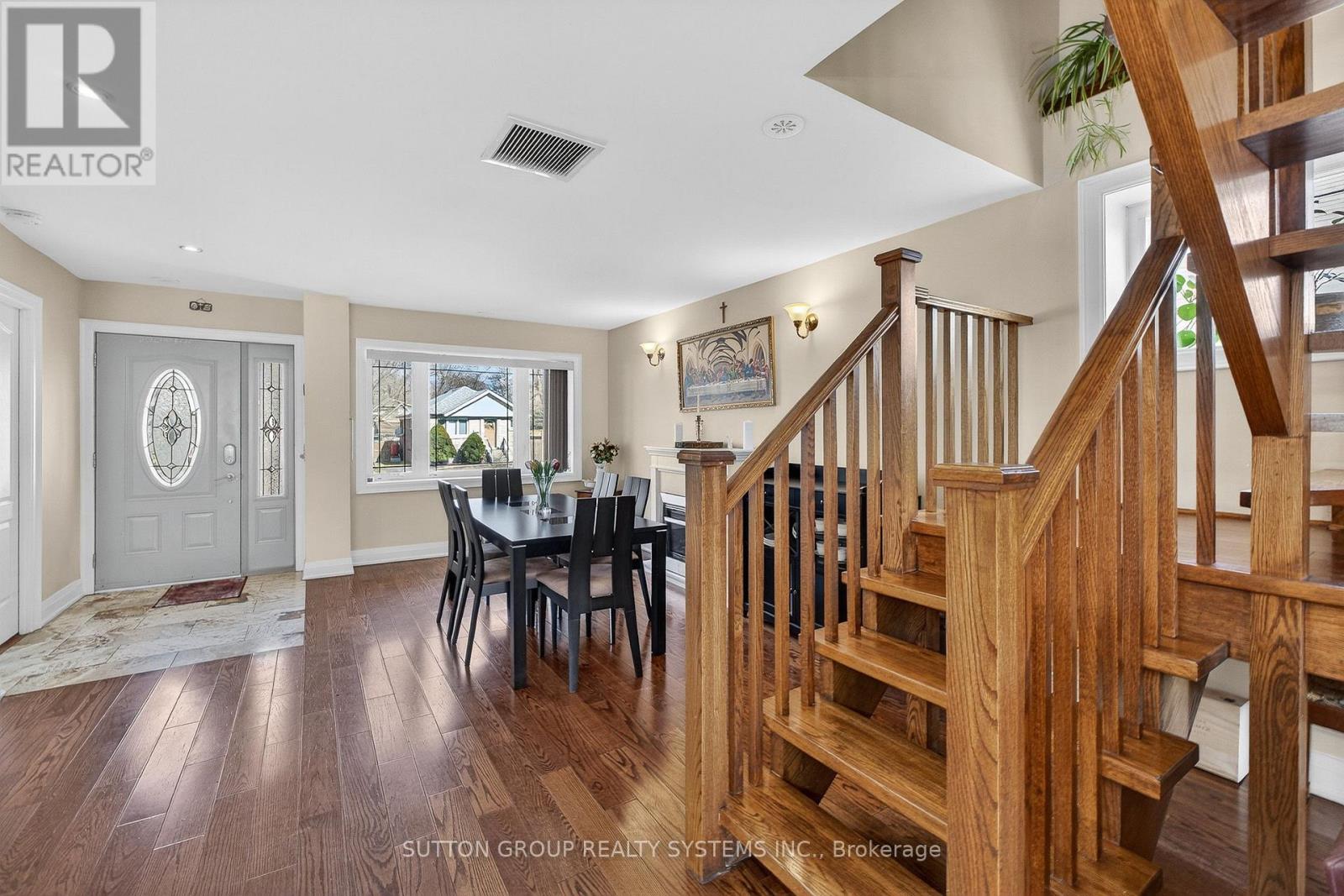 32 Green Lanes, Toronto, Ontario  M8Z 4V6 - Photo 17 - W12947436