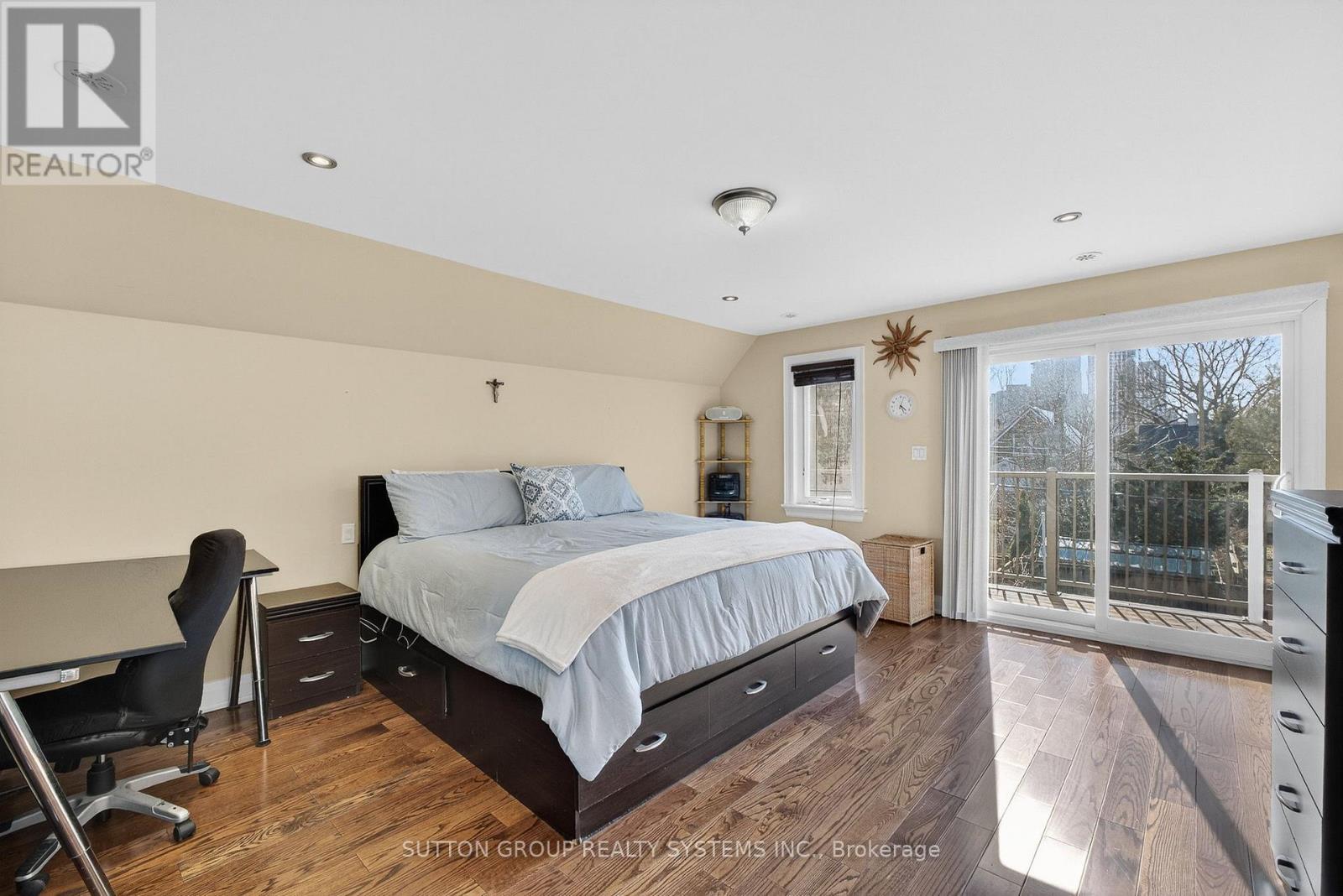 32 Green Lanes, Toronto, Ontario  M8Z 4V6 - Photo 19 - W12947436