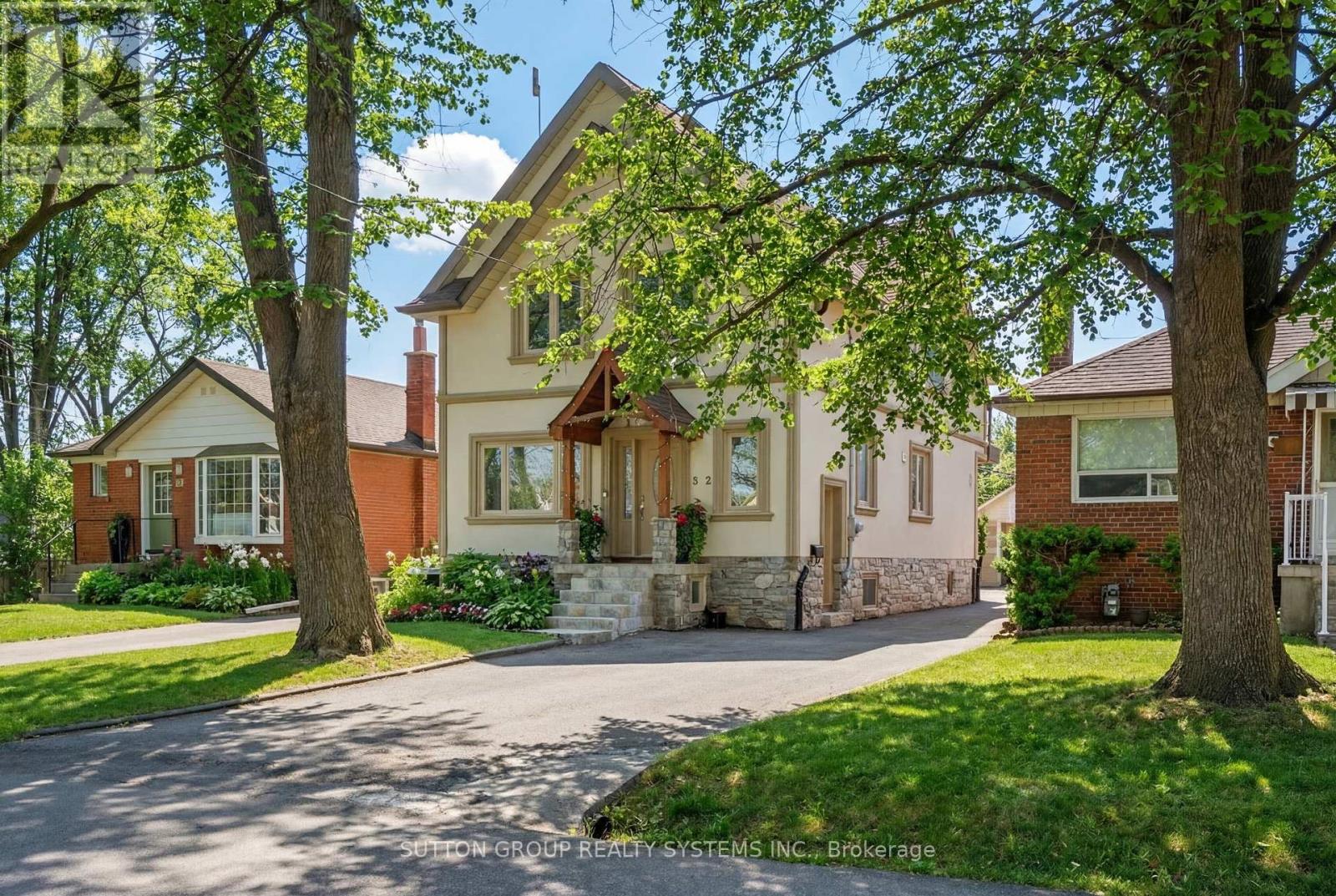32 Green Lanes, Toronto, Ontario  M8Z 4V6 - Photo 2 - W12947436