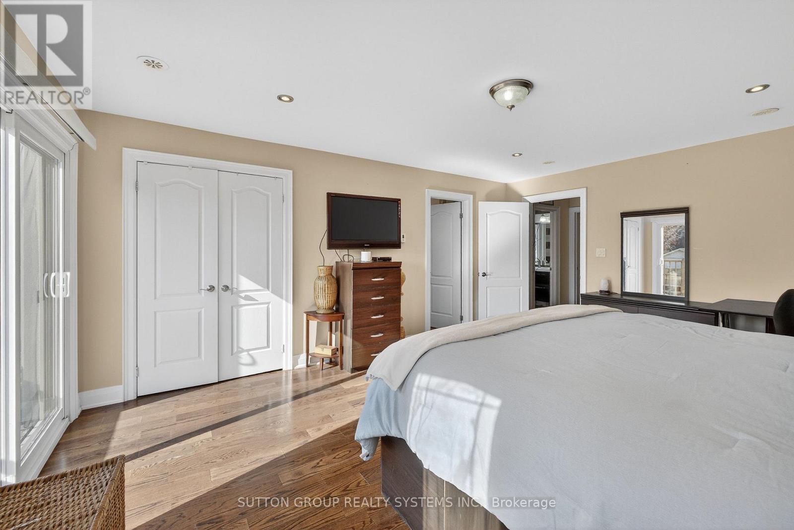 32 Green Lanes, Toronto, Ontario  M8Z 4V6 - Photo 21 - W12947436