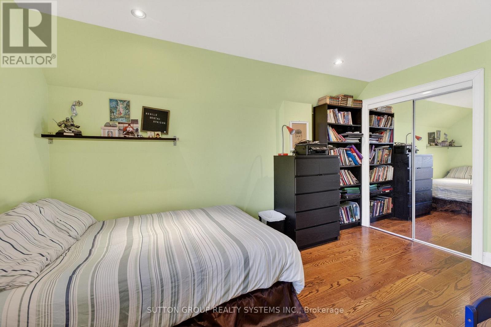 32 Green Lanes, Toronto, Ontario  M8Z 4V6 - Photo 27 - W12947436