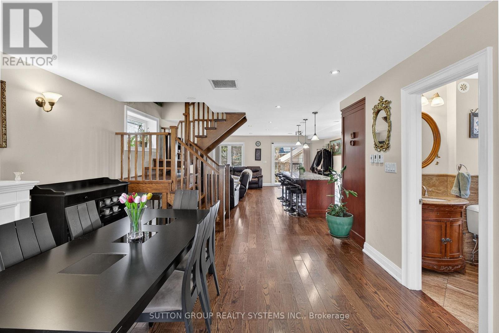 32 Green Lanes, Toronto, Ontario  M8Z 4V6 - Photo 3 - W12947436