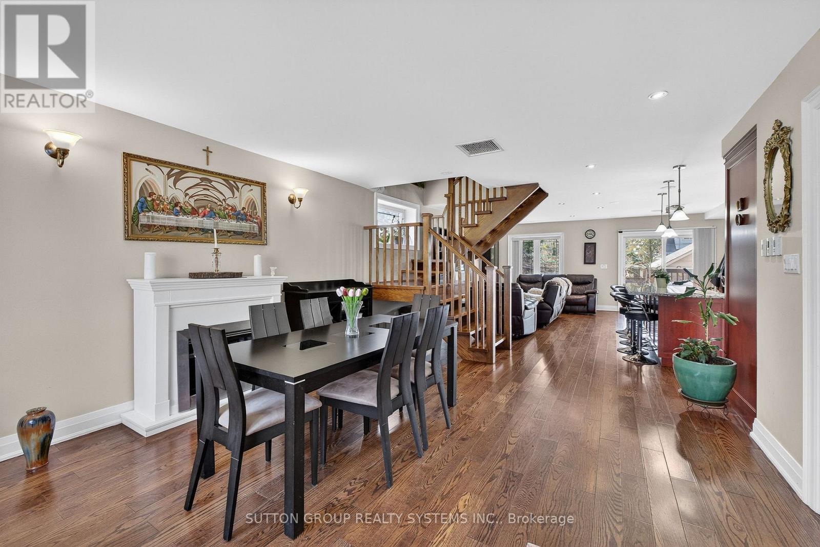 32 Green Lanes, Toronto, Ontario  M8Z 4V6 - Photo 4 - W12947436