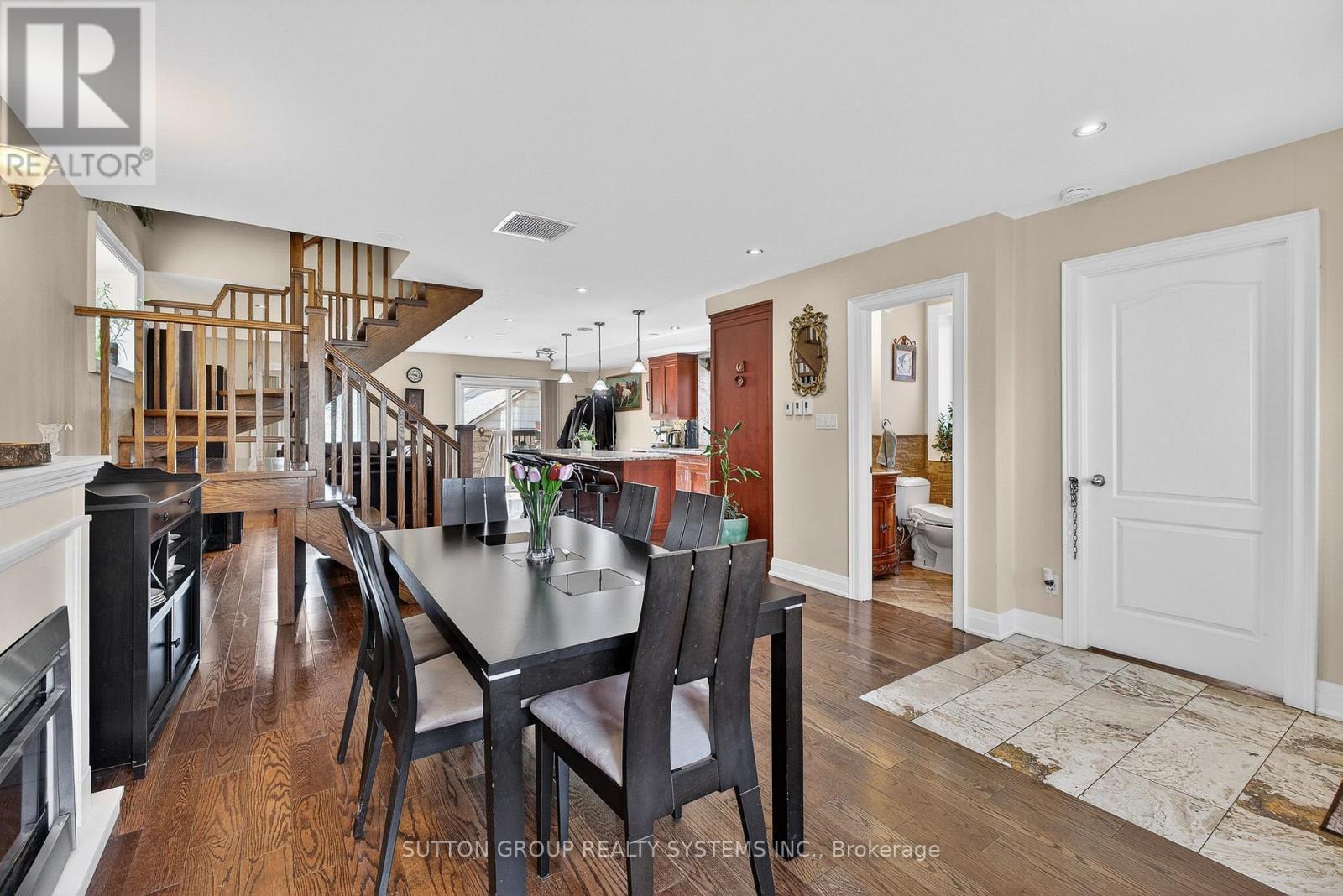 32 Green Lanes, Toronto, Ontario  M8Z 4V6 - Photo 5 - W12947436