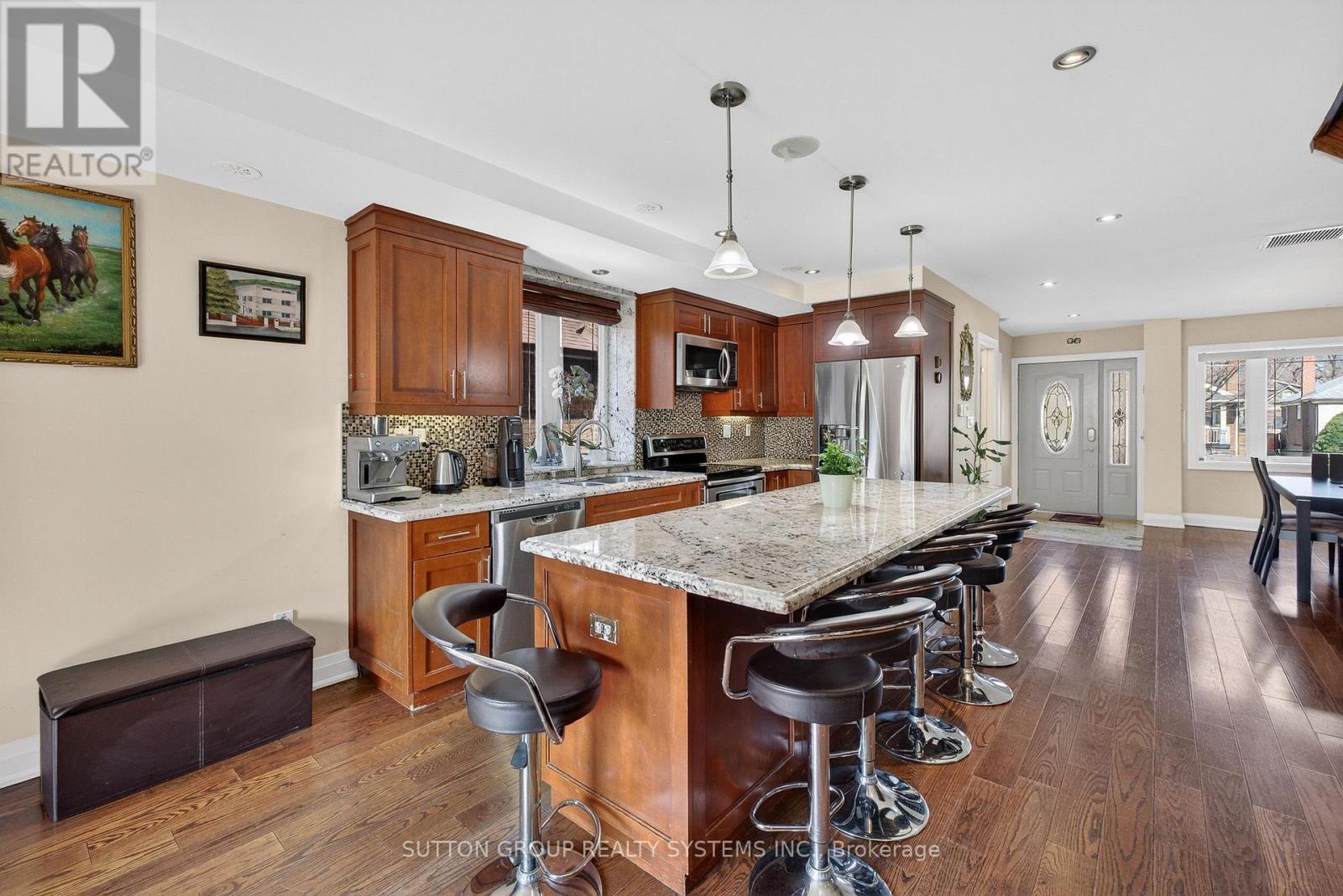 32 Green Lanes, Toronto, Ontario  M8Z 4V6 - Photo 8 - W12947436