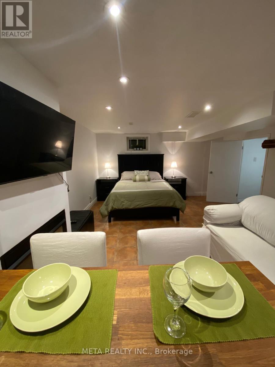 (Bachelor Basement Apt) - 1150 Jamesway Boulevard, Oakville, Ontario  L6H 2Z7 - Photo 10 - W12947462