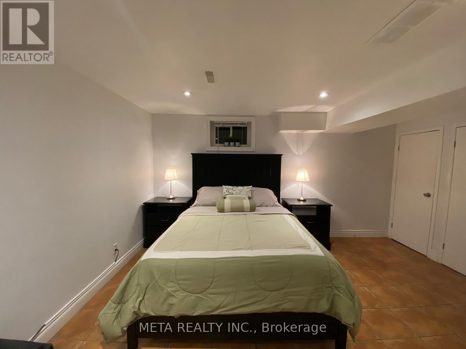 (Bachelor Basement Apt) - 1150 Jamesway Boulevard, Oakville, Ontario  L6H 2Z7 - Photo 12 - W12947462