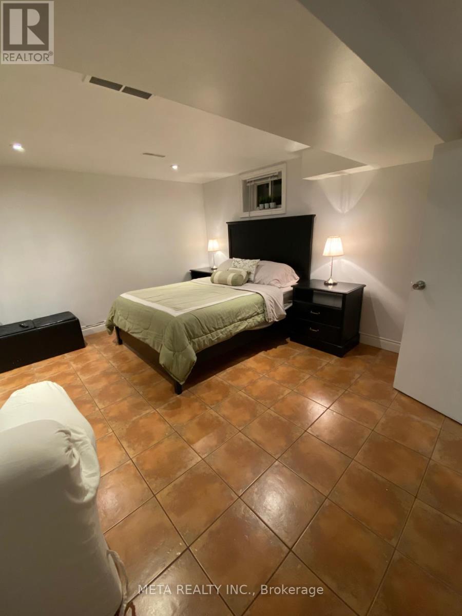 (Bachelor Basement Apt) - 1150 Jamesway Boulevard, Oakville, Ontario  L6H 2Z7 - Photo 15 - W12947462