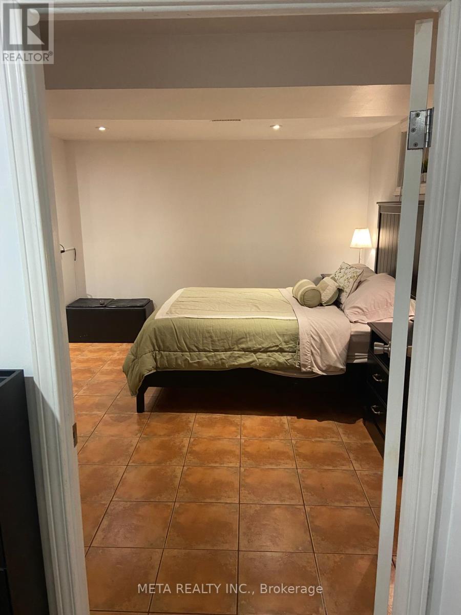 (Bachelor Basement Apt) - 1150 Jamesway Boulevard, Oakville, Ontario  L6H 2Z7 - Photo 16 - W12947462