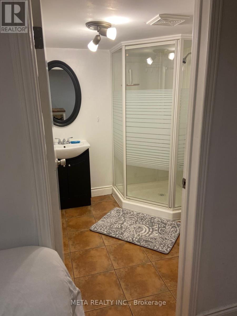 (Bachelor Basement Apt) - 1150 Jamesway Boulevard, Oakville, Ontario  L6H 2Z7 - Photo 17 - W12947462