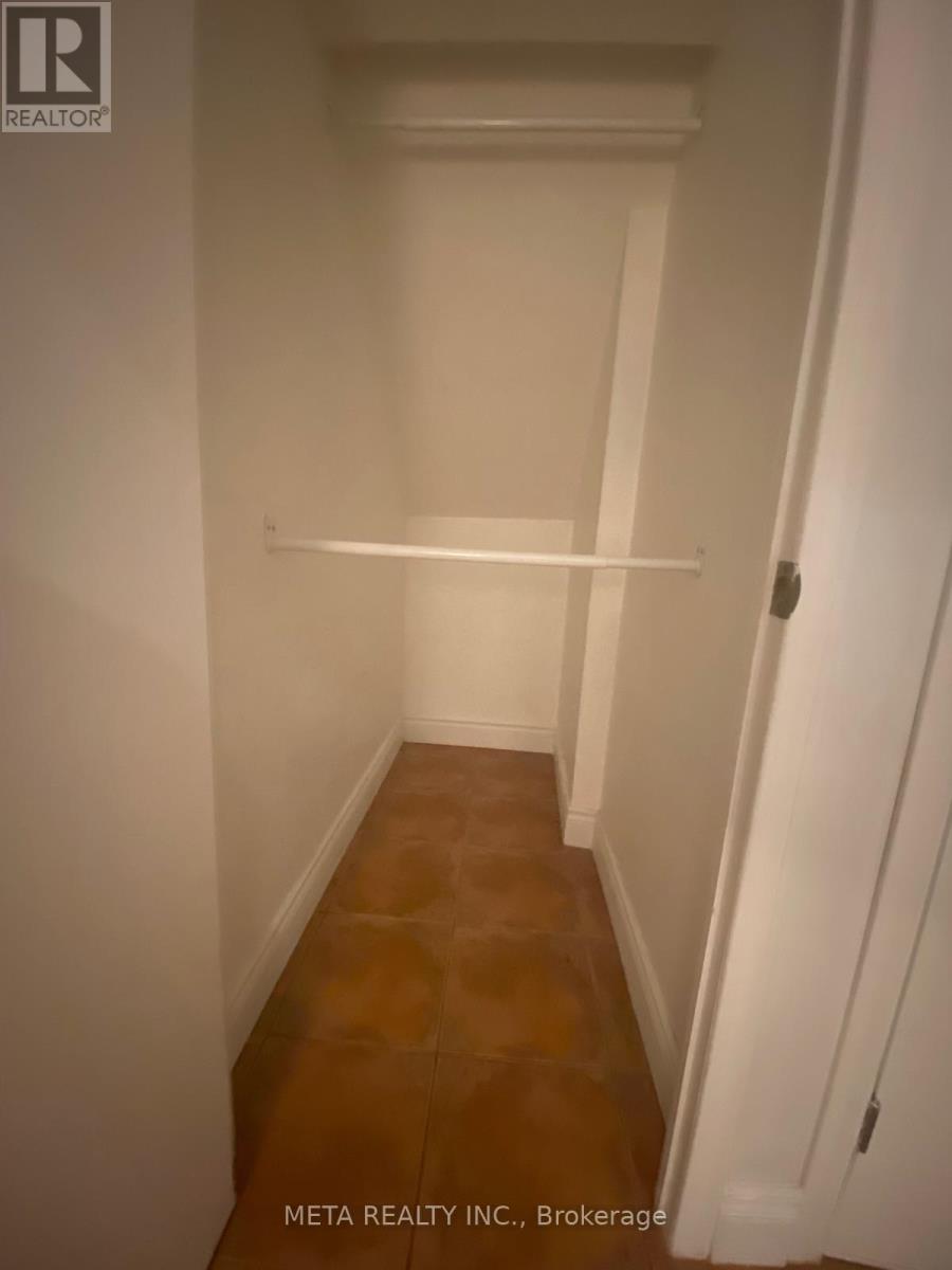 (Bachelor Basement Apt) - 1150 Jamesway Boulevard, Oakville, Ontario  L6H 2Z7 - Photo 20 - W12947462