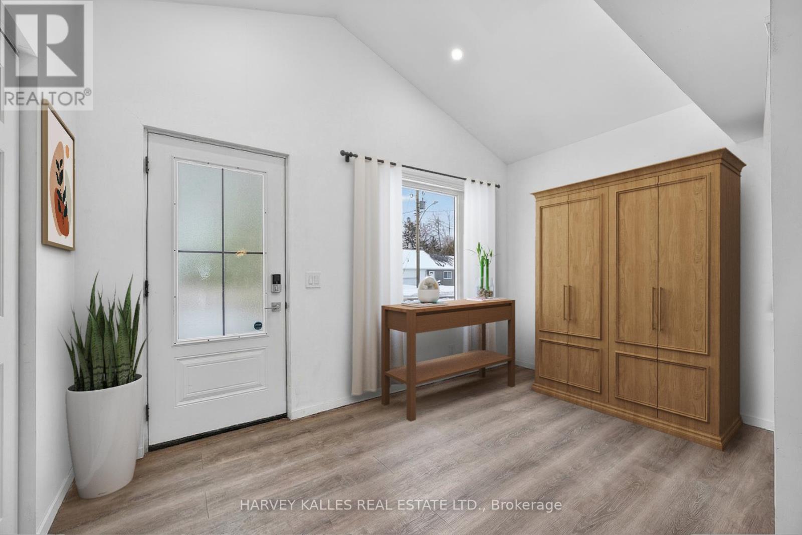 22 Second Street, Georgina, Ontario  L0E 1E0 - Photo 3 - N12945038